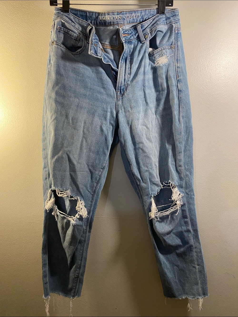 American Eagle Outfitters Light Wash Distressed Relaxed Jeans